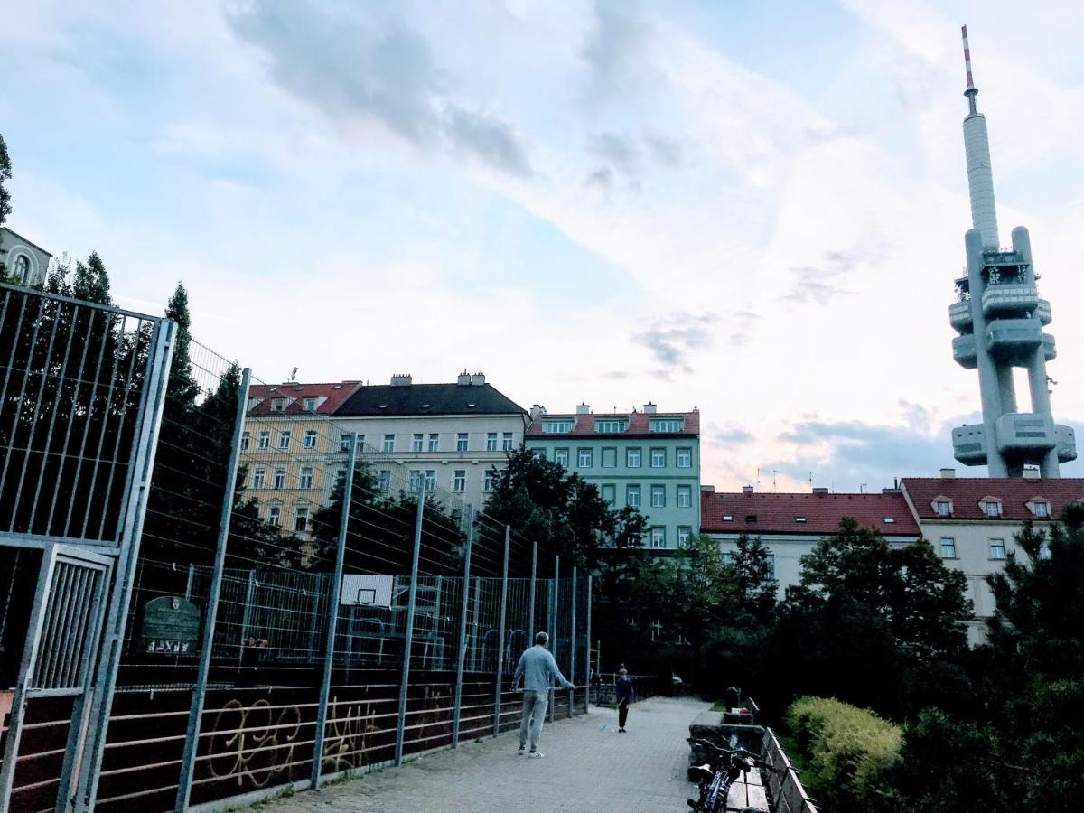 Modern Futuristic Apartment / Zizkov Tv Tower + Metro Station Praga Exterior foto